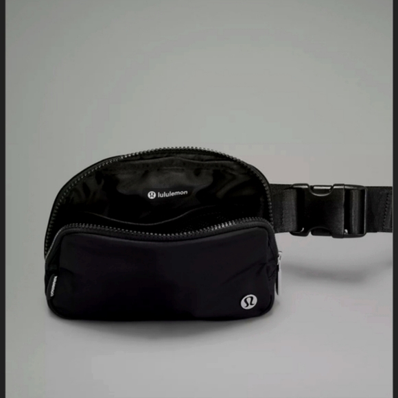 NWT Lululemon Everywhere Belt Bag - Picture 5 of 7